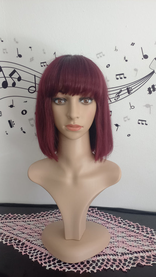 Bob Glatt Echthaarperücke mit Pony Burgund vorne