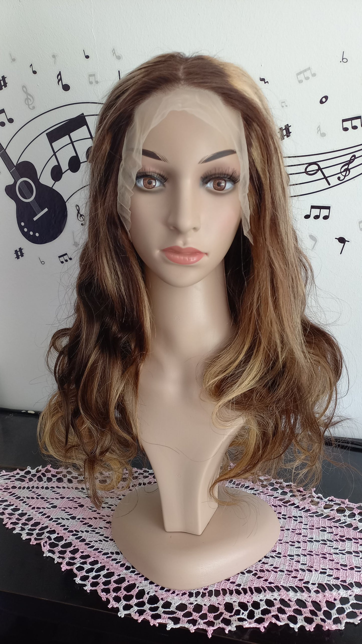 Parrucca di capelli umani ondulati biondo miele castano 13x4