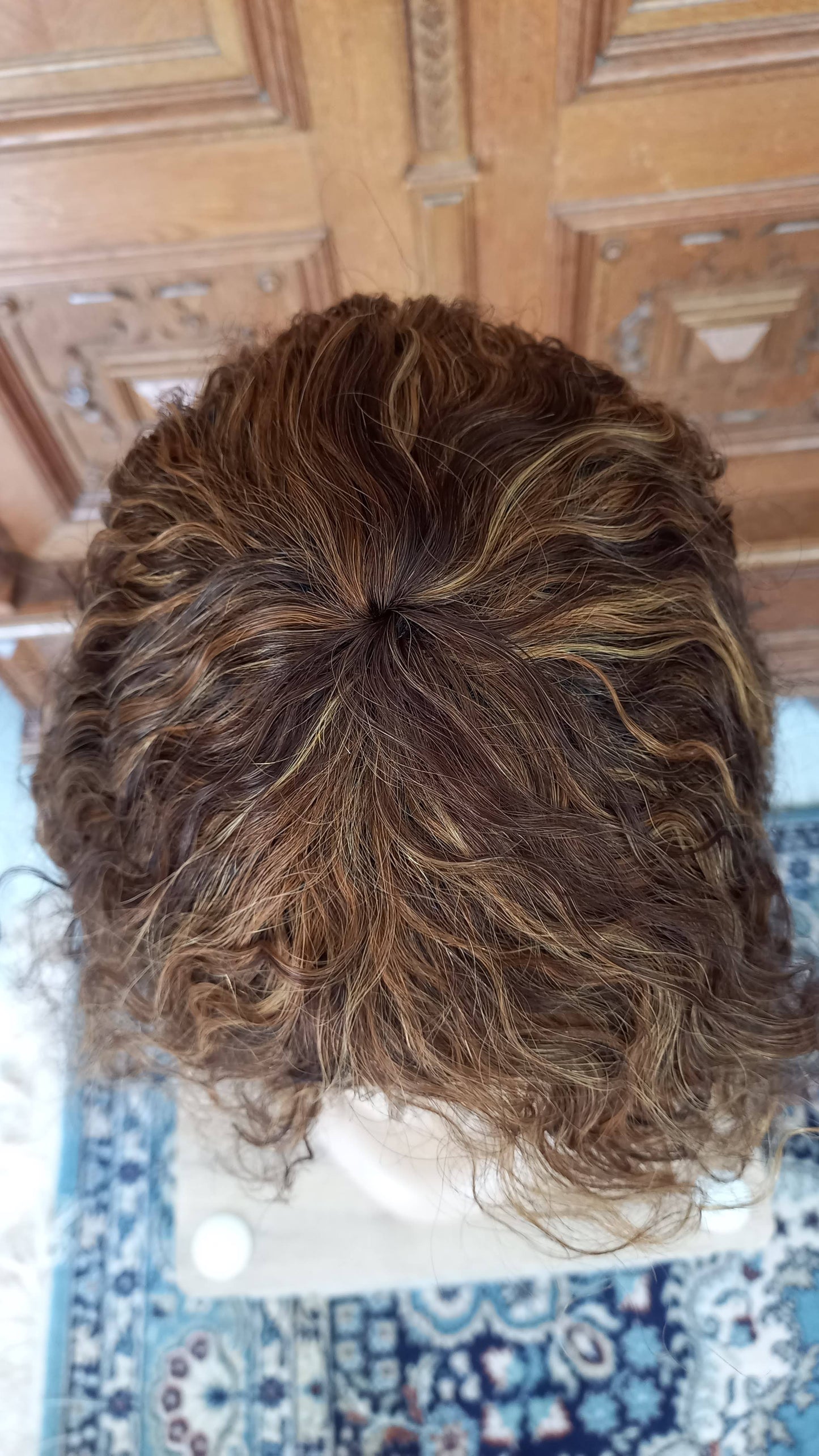 Bob Lockiges Mittelblond Echthaar Perücke mit Pony