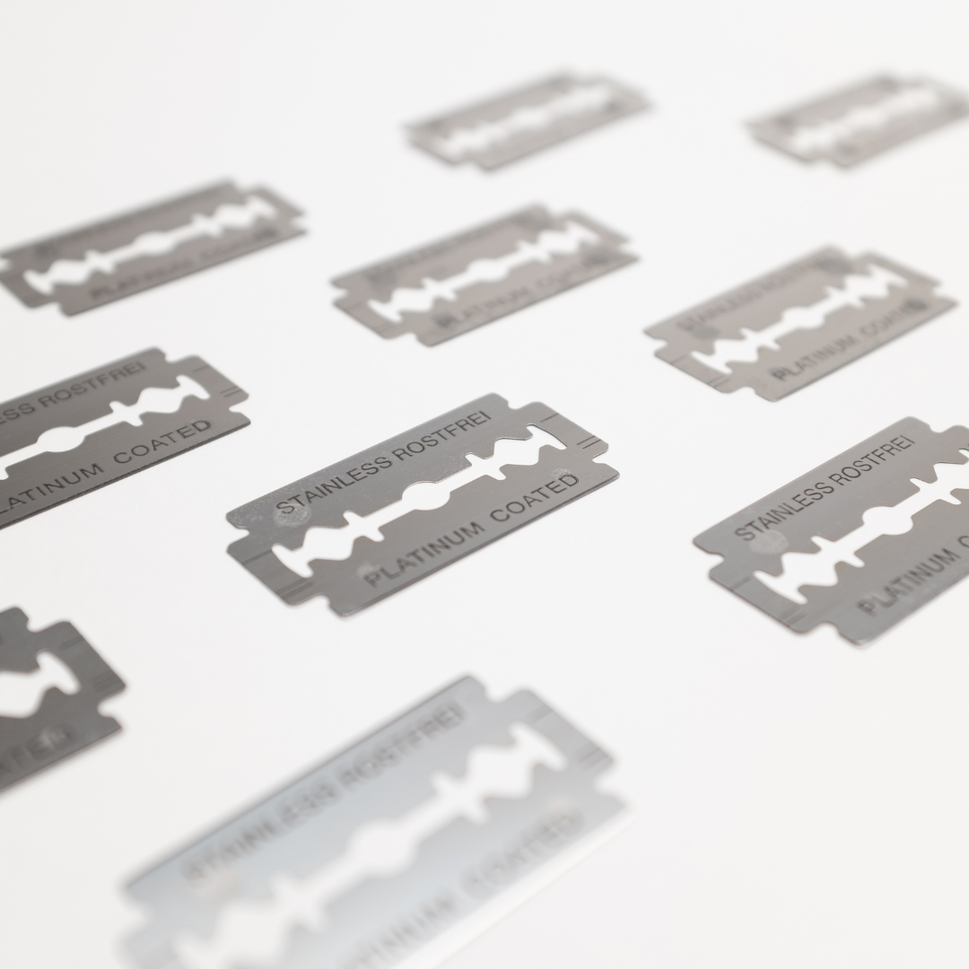 Rasierhobel | aus Metall, rostfrei | mit günstigen Klingen | unisex | Gesicht + Körper + Intimbereich