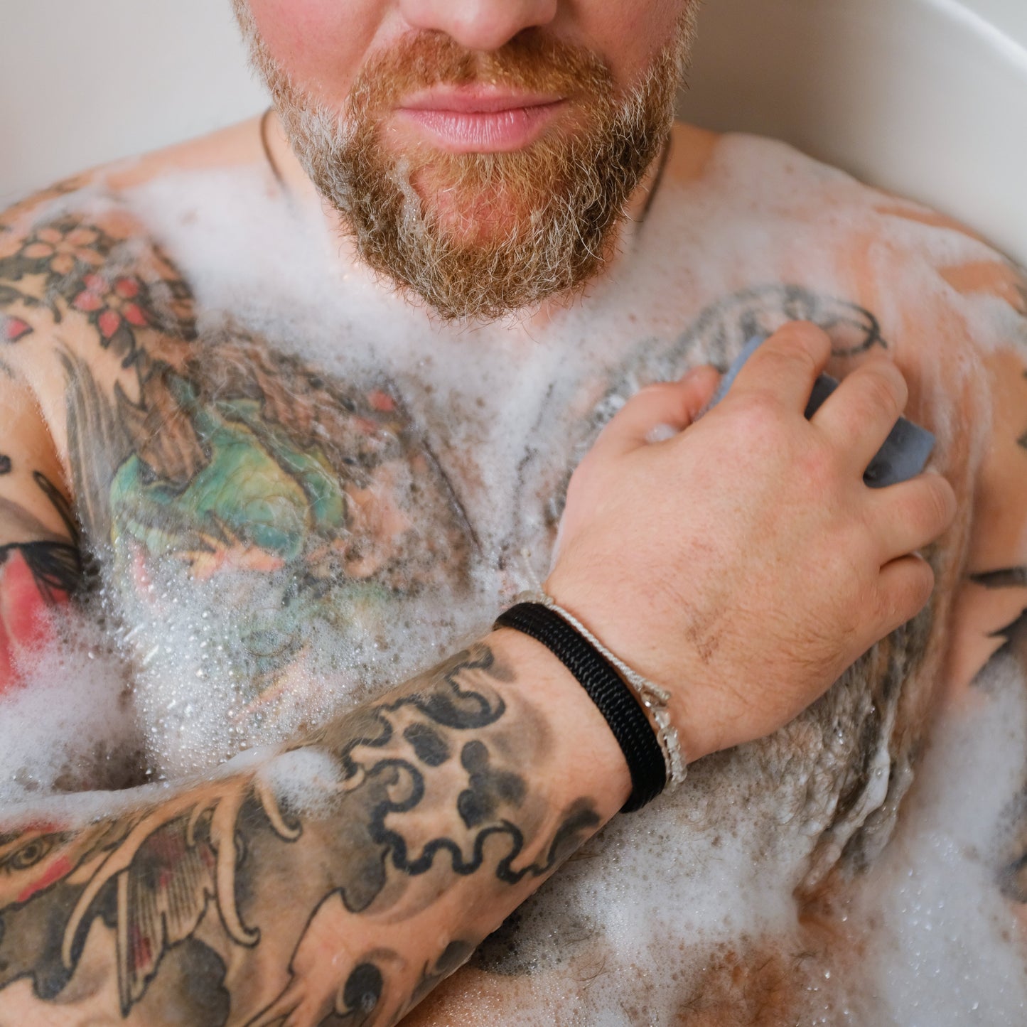 Seife block 001 | bei unreiner, fettiger Haut | bei fettigem Haar | mit Aktivkohle + Zedernöl