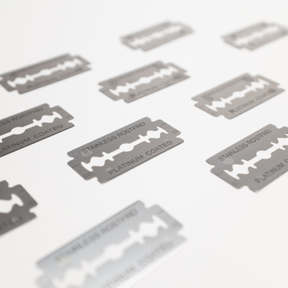 Rasierhobel | aus Metall, rostfrei | mit günstigen Klingen | unisex | Gesicht + Körper + Intimbereich