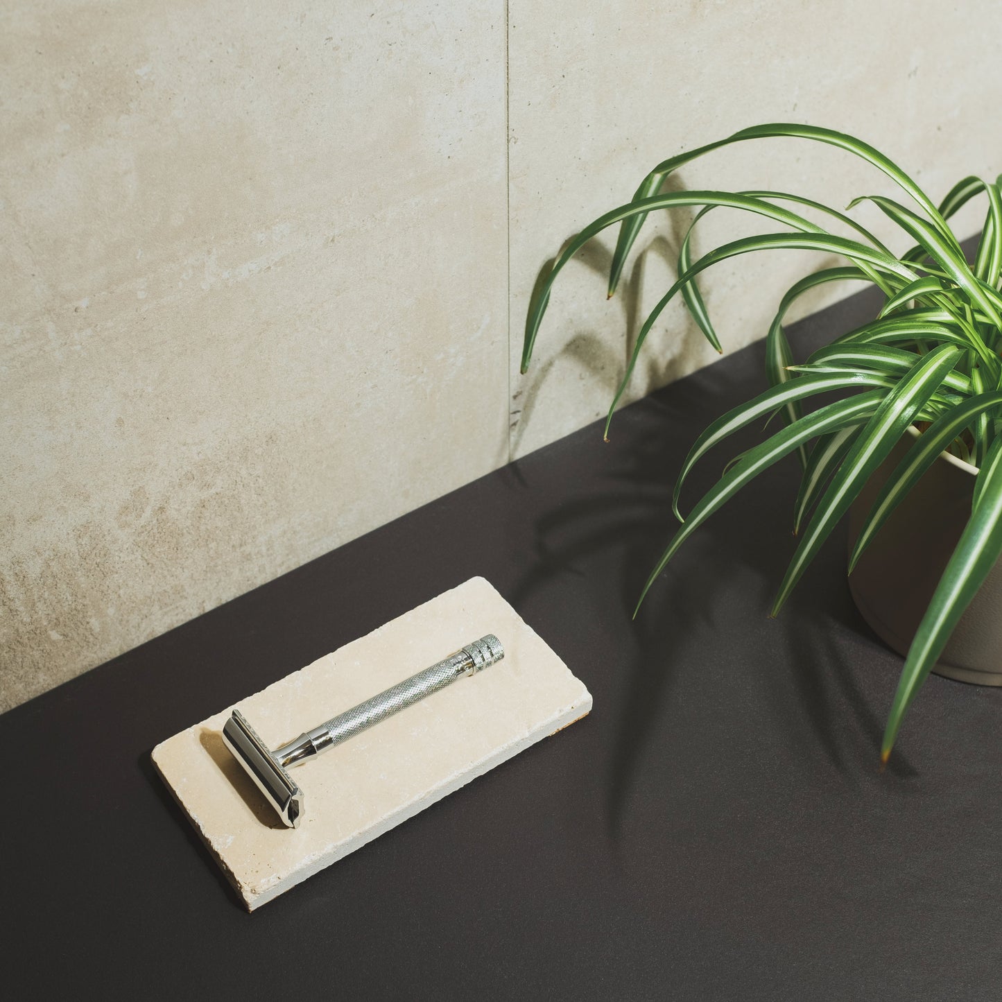 Rasierhobel | aus Metall, rostfrei | mit günstigen Klingen | unisex | Gesicht + Körper + Intimbereich